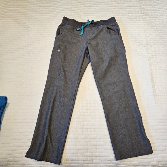 FIGS Kade Cargo Scrub Pants Womens Size Small Gray Teal Drawstring EUC - Picture 7 of 8